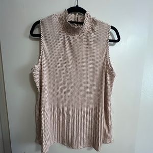 Casual blouse with dots!